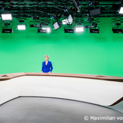 Projekt-FilmFernsehen_ZDFNachrchtenpult_1